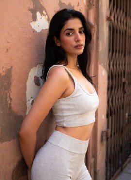 Punjabi Call Girl in Pink Bra